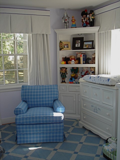 Детская комната для мальчика в голубых тонах.