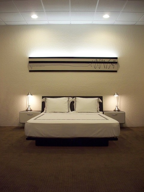 Современный дизайн спальни в стиле хай-тек