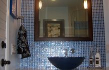 Дизайн ванной комнаты в синих оттенках 