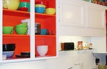 Красно*белая кухонная мебель