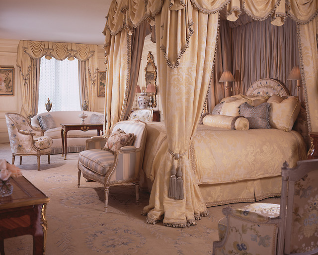 Дизайн интерьера спальни в стиле барокко.