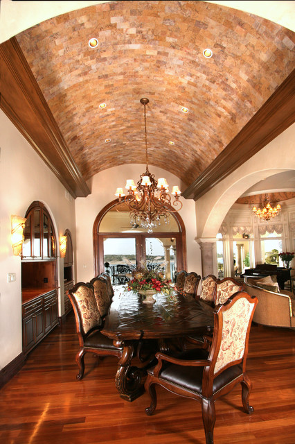 Фотография столовой комнаты в дворцовом стиле